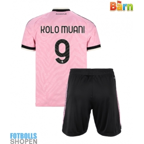 Billiga Juventus Randal Kolo Muani #9 Bortatröja Barn 2026-27 Kortärmad (+ Korta byxor)